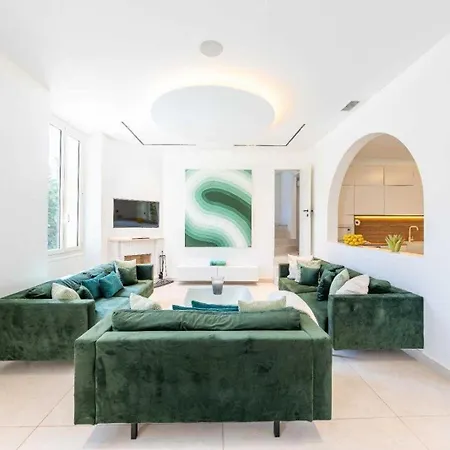 Superb With Swimming Pool & Wellness Area