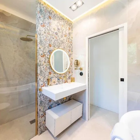 Superb With Swimming Pool & Wellness Area *