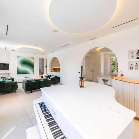 Superb With Swimming Pool & Wellness Area Daire Cannes